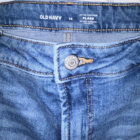 Old Navy Extra High Rise, secret smooth pockets Flare Jeans. Size 14. - Picture 4 of 7